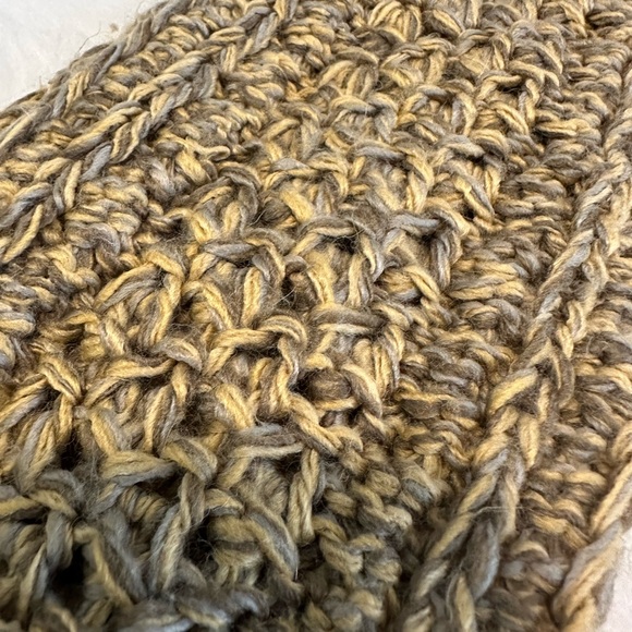 Crocheted Scarf and Hat Set by Quagga - Picture 13 of 13